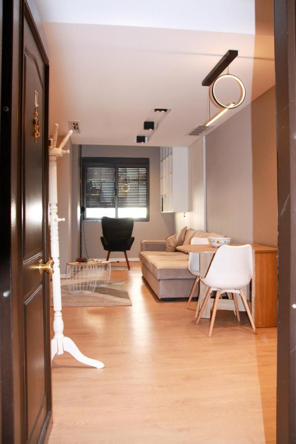 Roza'S Apartment Tirana Center Bagian luar foto